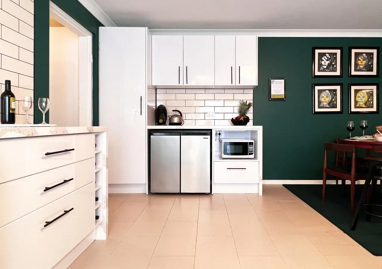 Hobart Avenue Apartments The Retreat